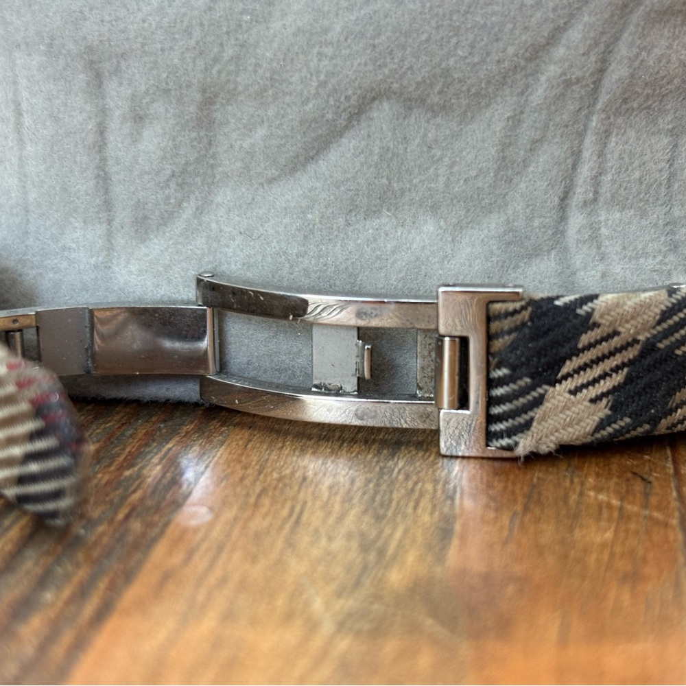 Burberry Haymarket Pioneer Watch Nova Check Strap Swiss Made - Picture 5 of 6